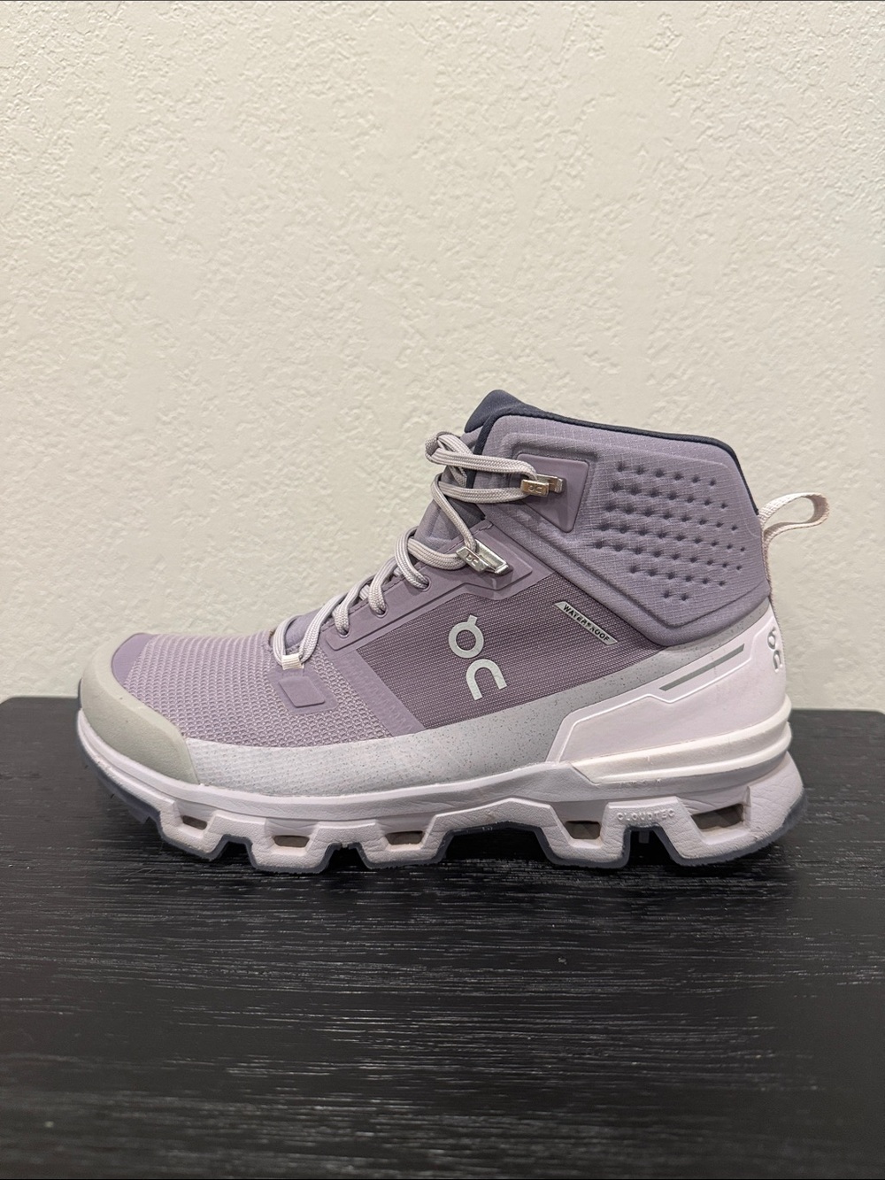 Women’s Sz 11 On Cloudrock 2 Waterproof Hiking Boots Women's Shark/Fade 63.98281